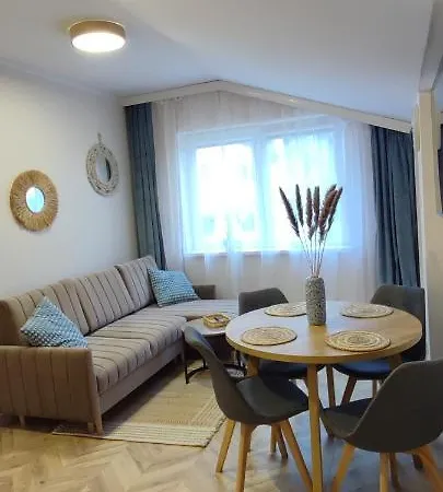 Przy Wydmie Debina 아파트 *